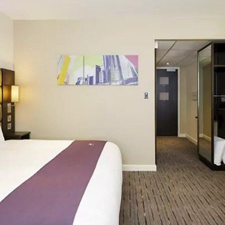 Premier Inn Вэр Экстерьер фото