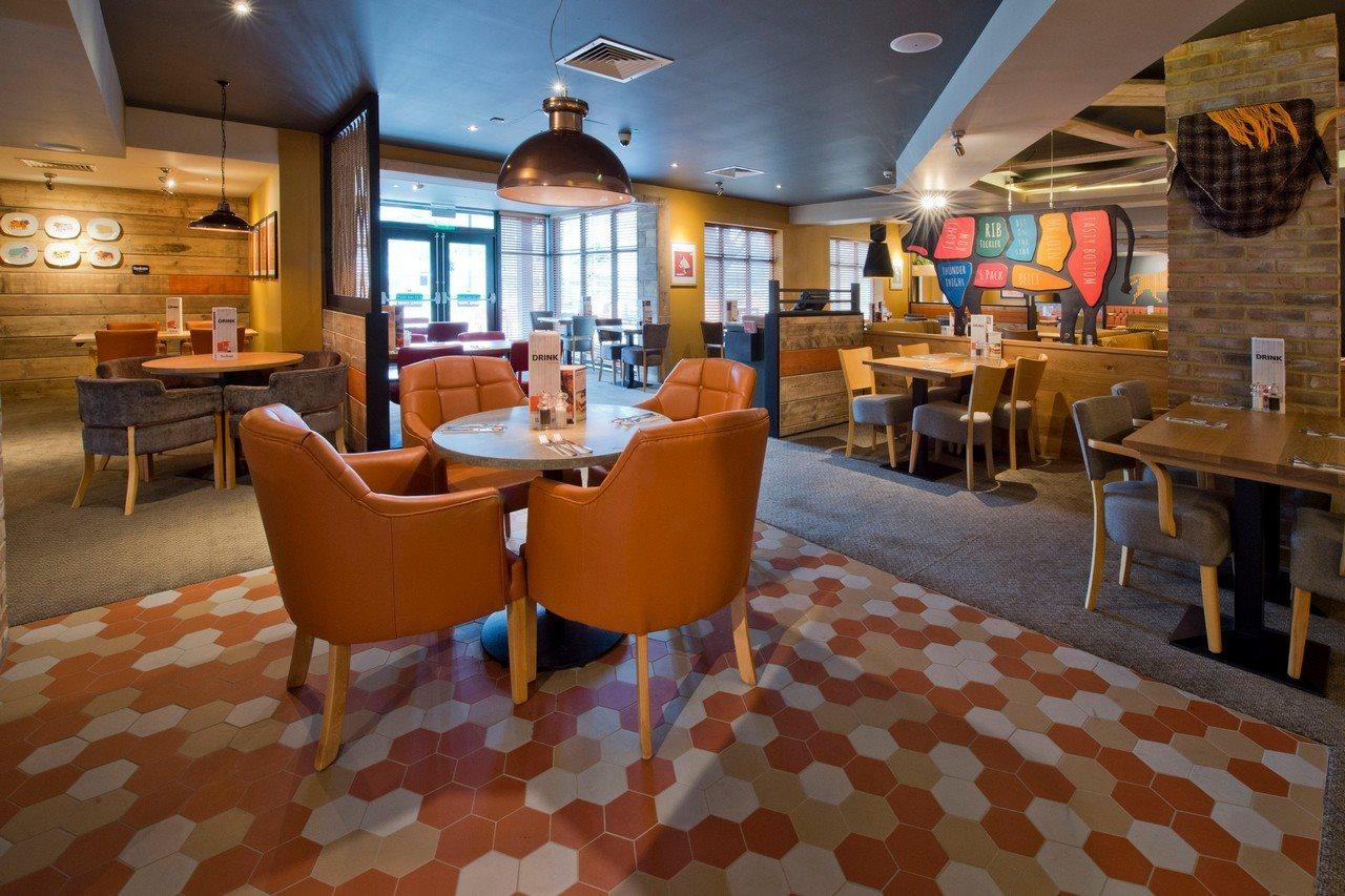 Premier Inn Вэр Экстерьер фото