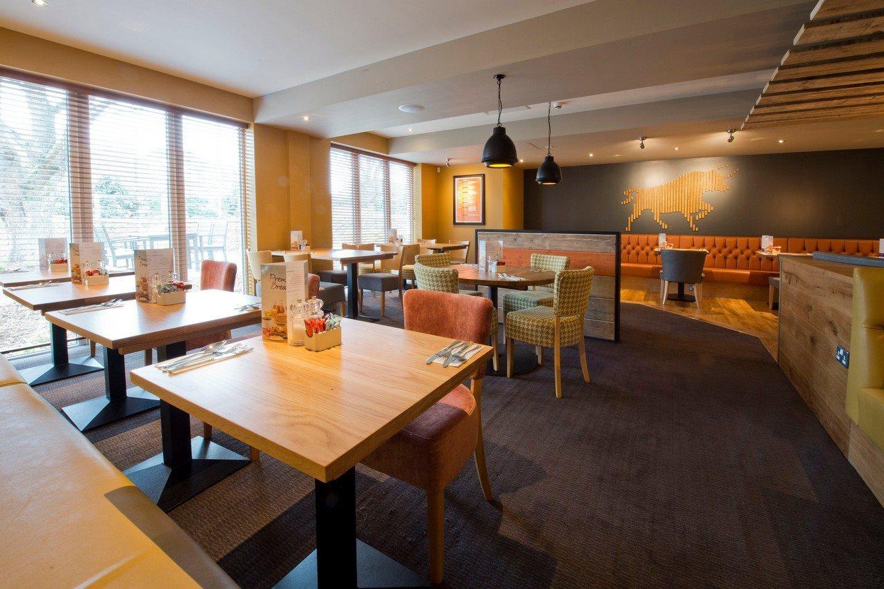 Premier Inn Вэр Экстерьер фото