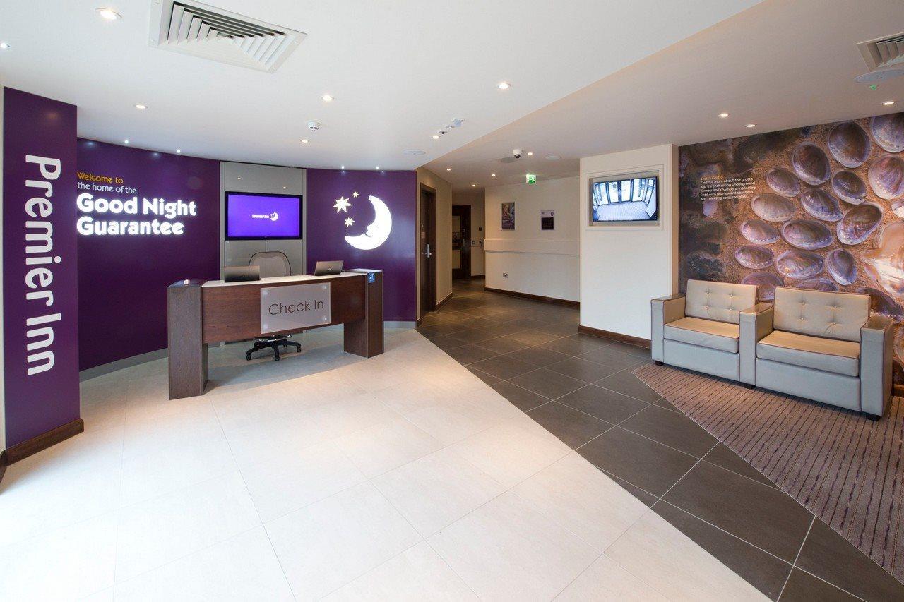 Premier Inn Вэр Экстерьер фото