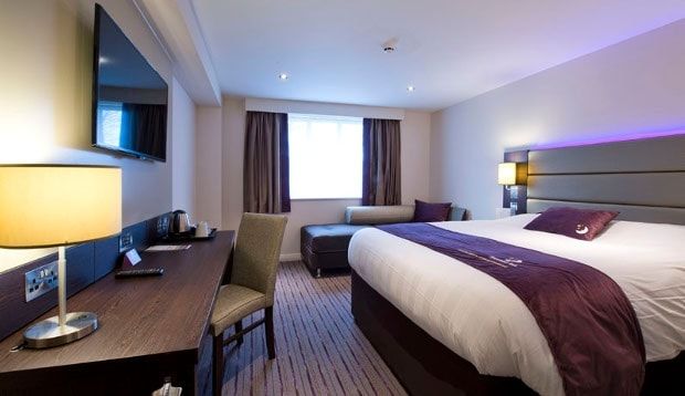 Premier Inn Вэр Экстерьер фото